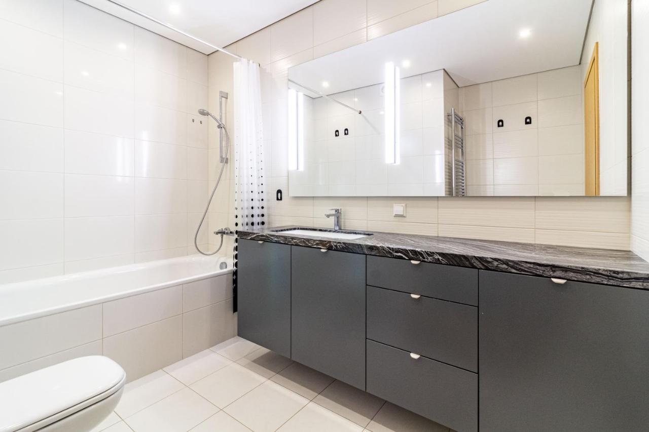 Cohost I Sunny Center Apt, Covered Parking, Balcony & Self Check-In Каунас Экстерьер фото